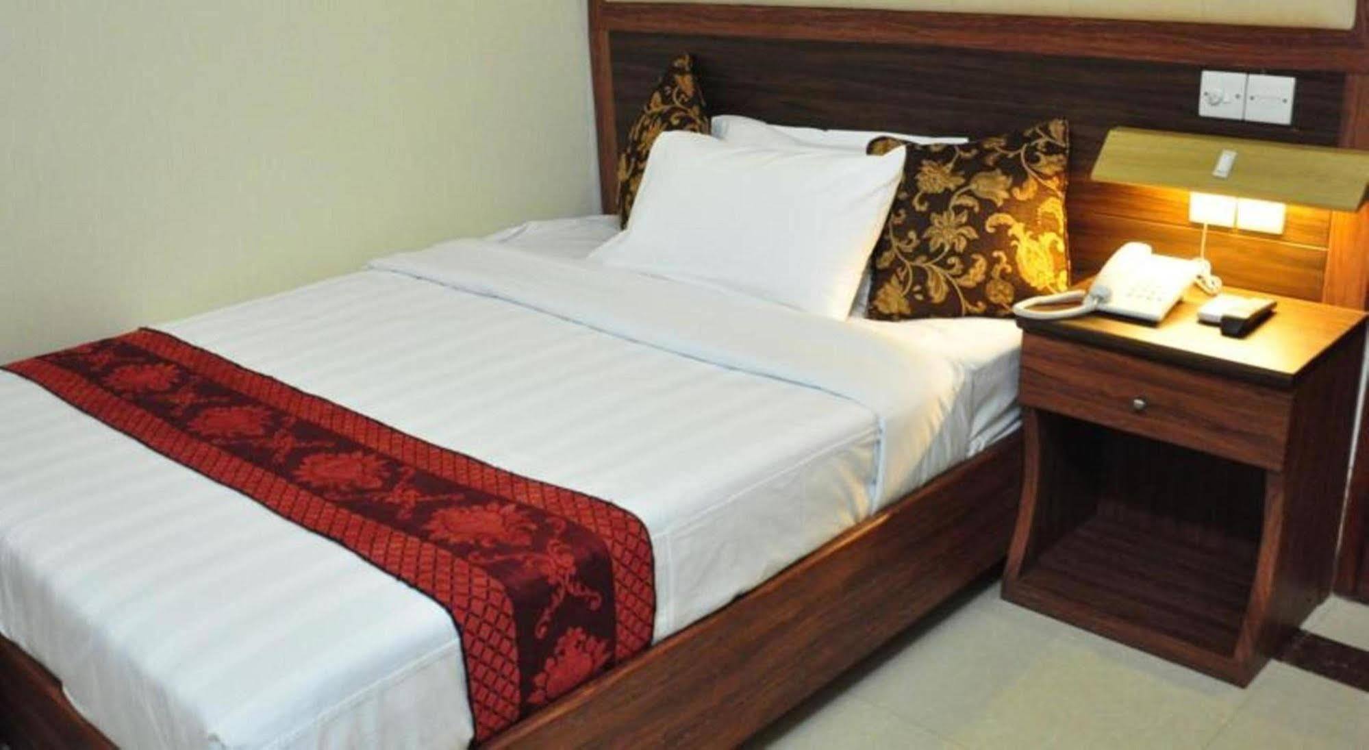 Marino Hotel - Best Near Airport Dhaka Bagian luar foto